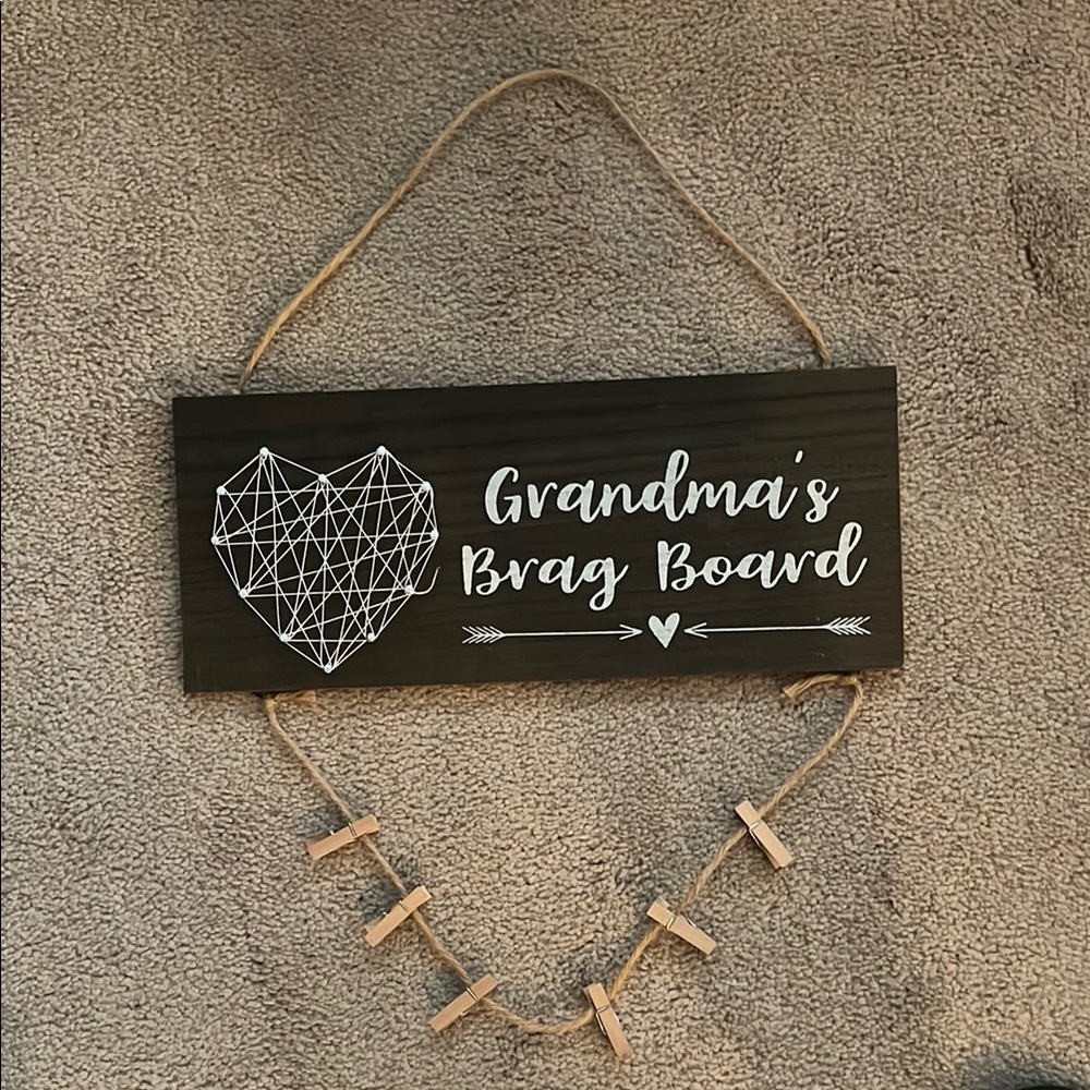 NWOT-Grandma's Brag Board with Heart Design and Mini Clothespin Clips for Photos